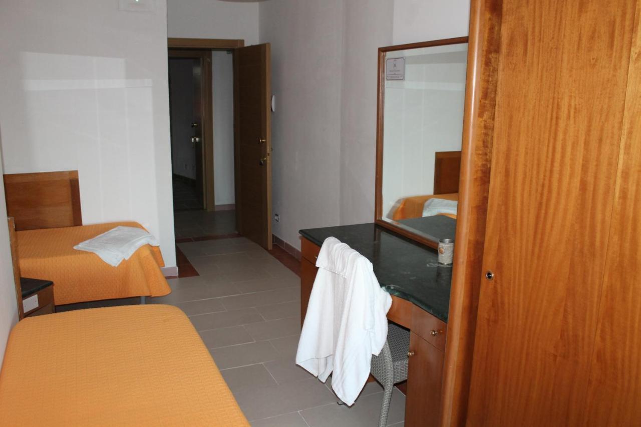 B&B Palazzo Manfredi Vieste, Fronte Mare Con Parcheggio Exterior foto