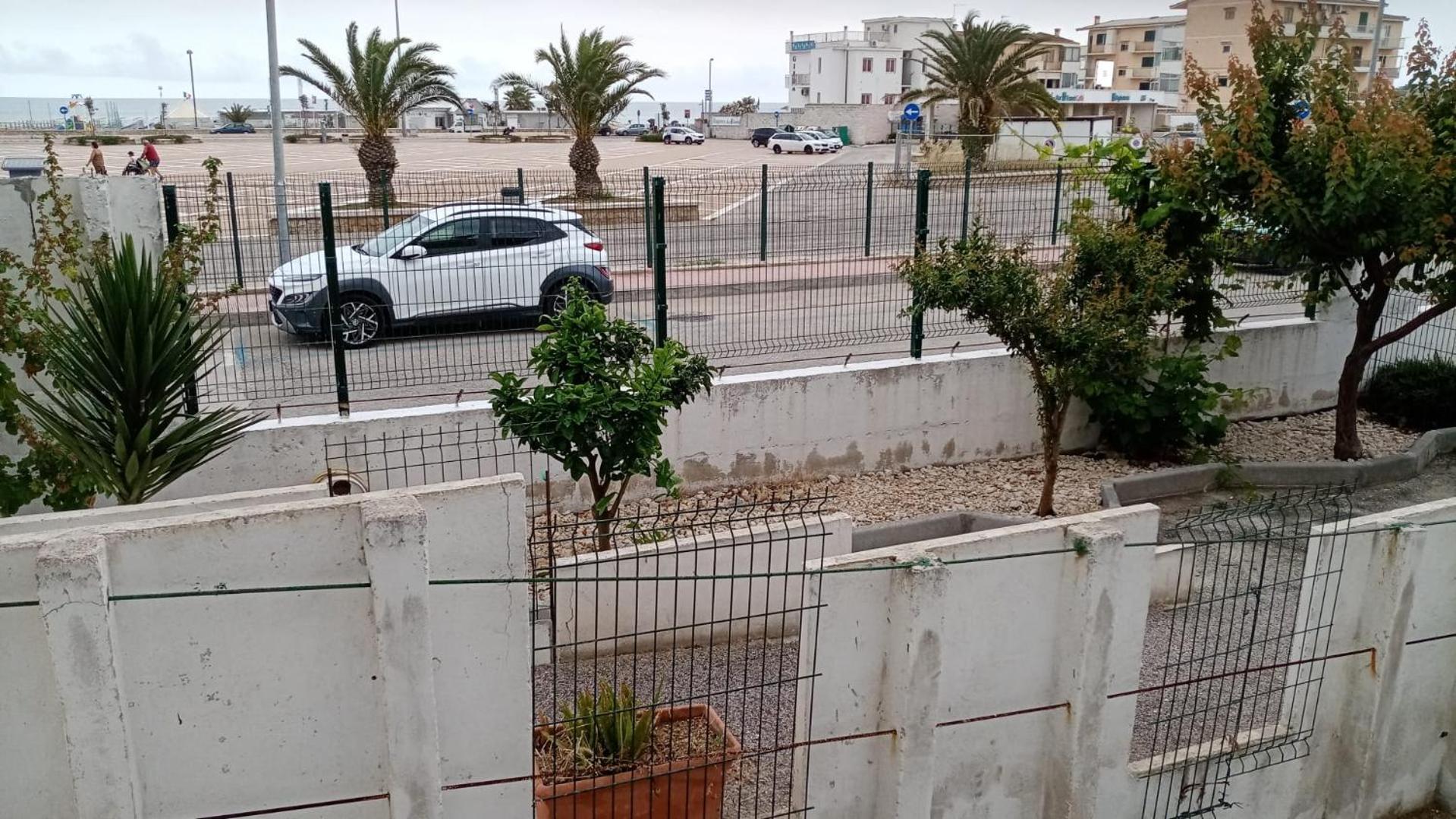 B&B Palazzo Manfredi Vieste, Fronte Mare Con Parcheggio Exterior foto