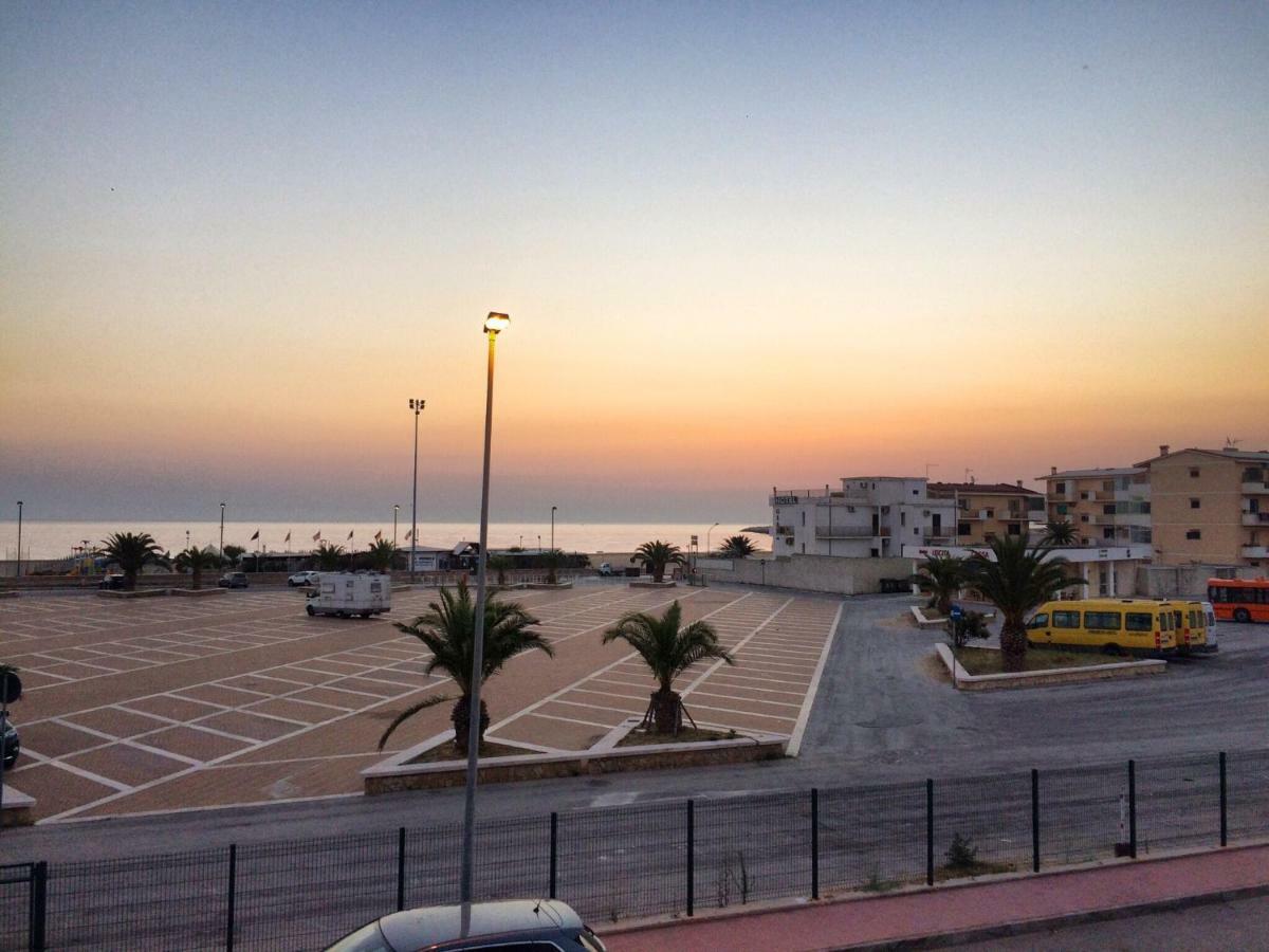 B&B Palazzo Manfredi Vieste, Fronte Mare Con Parcheggio Exterior foto