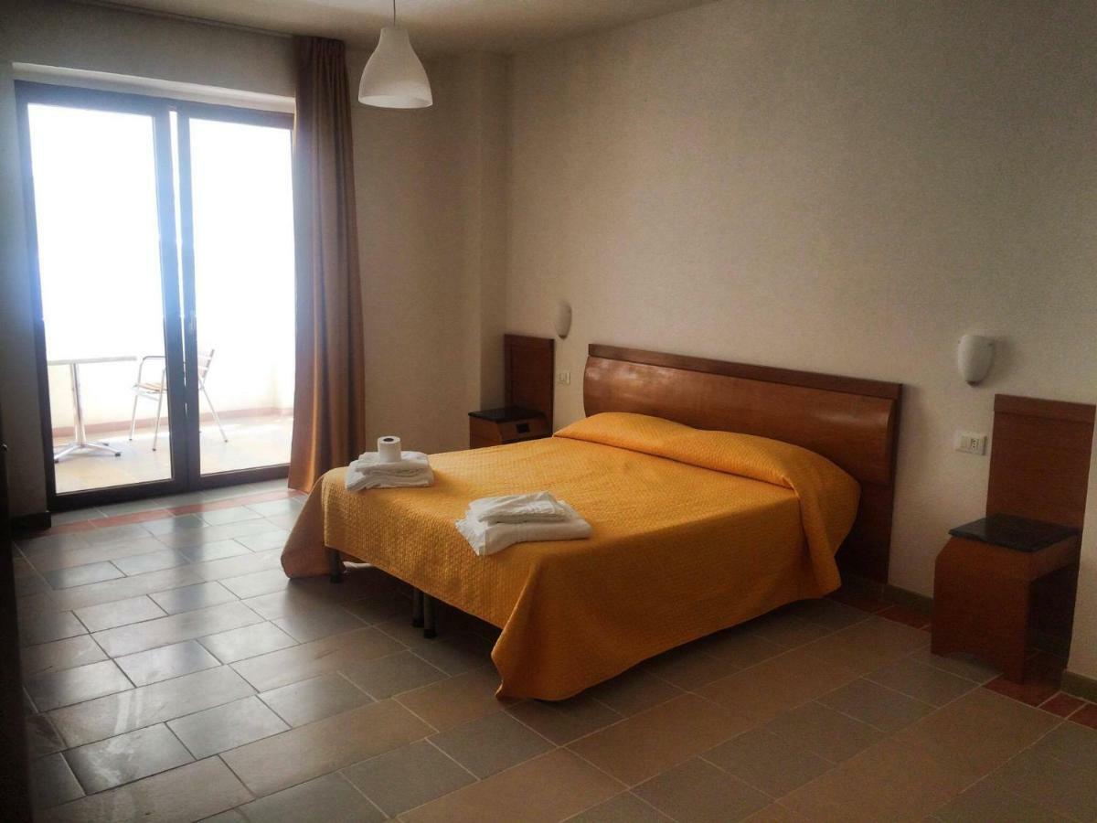 B&B Palazzo Manfredi Vieste, Fronte Mare Con Parcheggio Exterior foto
