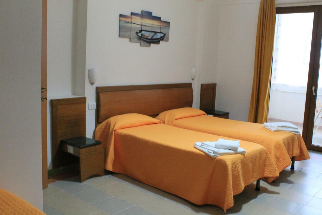 B&B Palazzo Manfredi Vieste, Fronte Mare Con Parcheggio Exterior foto